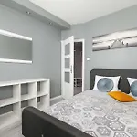 Unique One Bedroom With Balcony In By Renters *